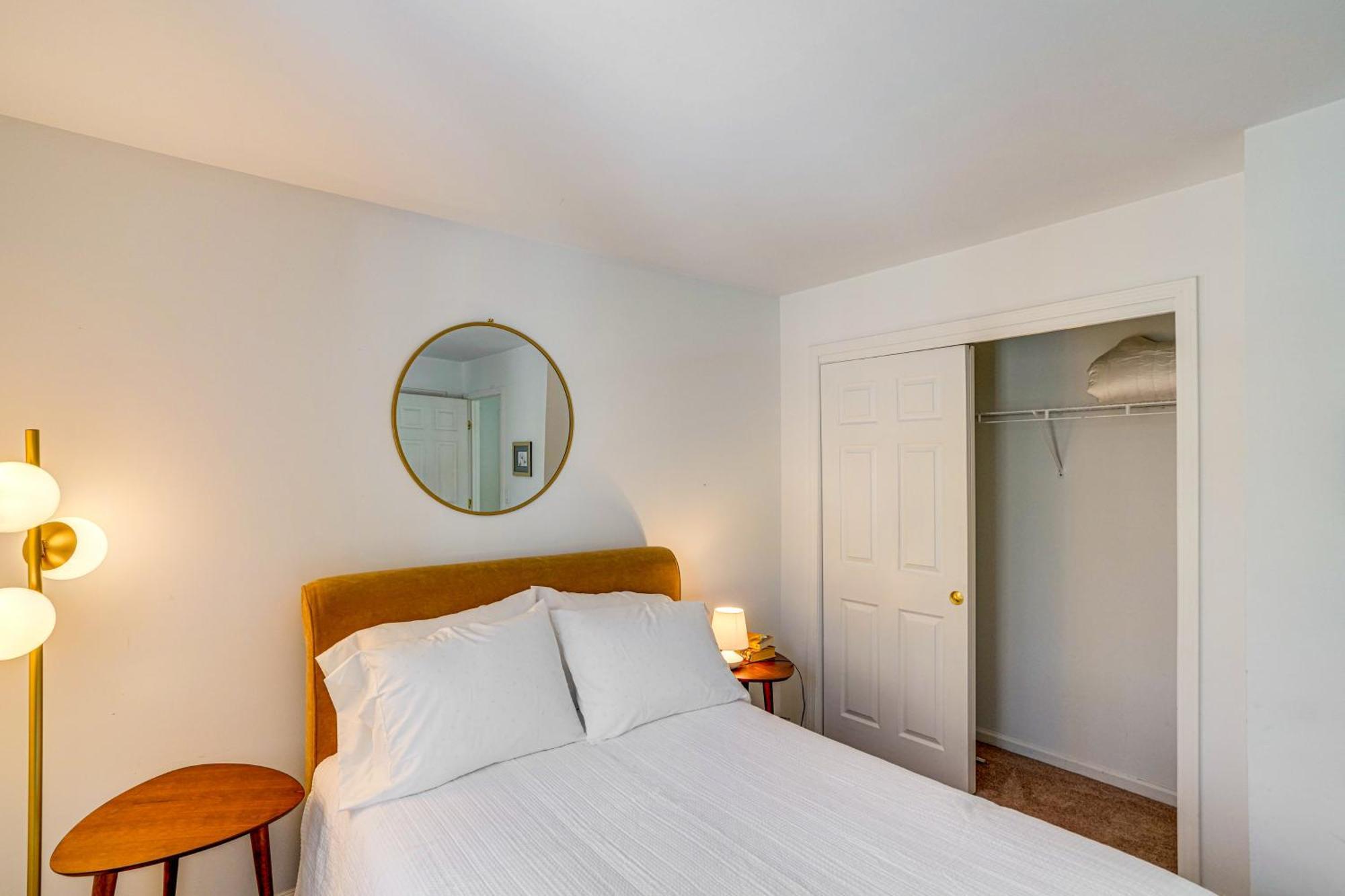 Private Guest House In Dtwn Lenox, Walk To Dining! Exterior foto